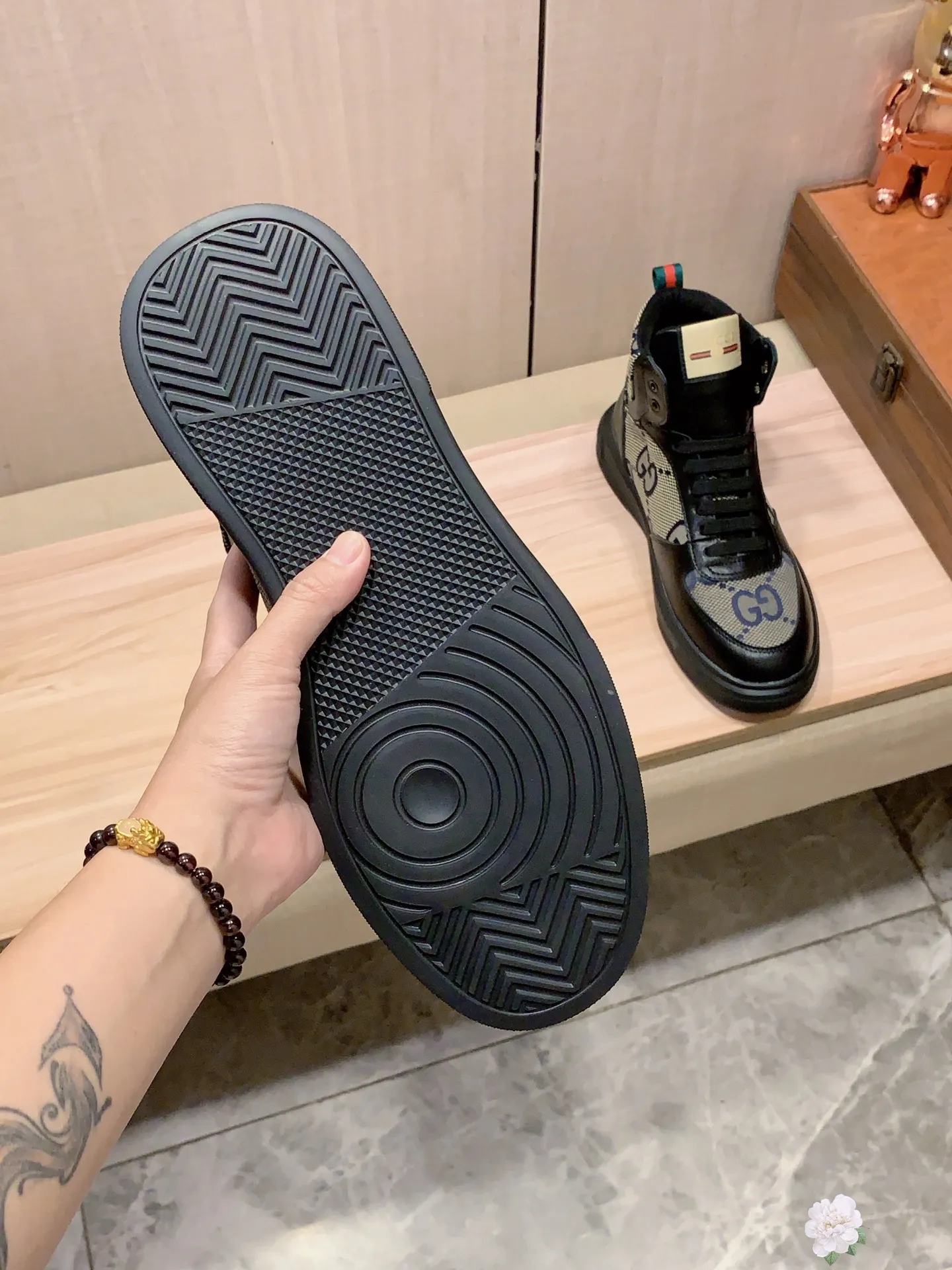 Men's men's shoes💰442💰💰🎩🎩[Lightning][Lightning] "Gucci*" latest • popular casual shoes, top brand [seduce] luxury ~ purchasing agency, top ~ quality. [Strong] The upper is made of imported breathable cowhide with fabric material ➕ Breathable sheepskin feet (•) and fine workmanship. The original stylish and stylish soft rubber wear-resistant and non-slip outsole is light and comfortable on the feet. The real thing looks better when photographed in person. 111: code: 38-44, 3️⃣ colors selected
